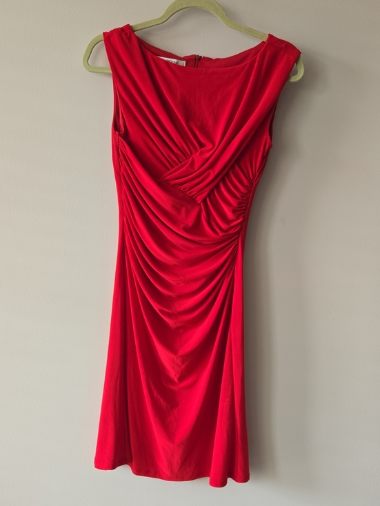 Evan Picone Dresses & Skirts - Evan Picone Vibrant Red Ruched Midi Dress